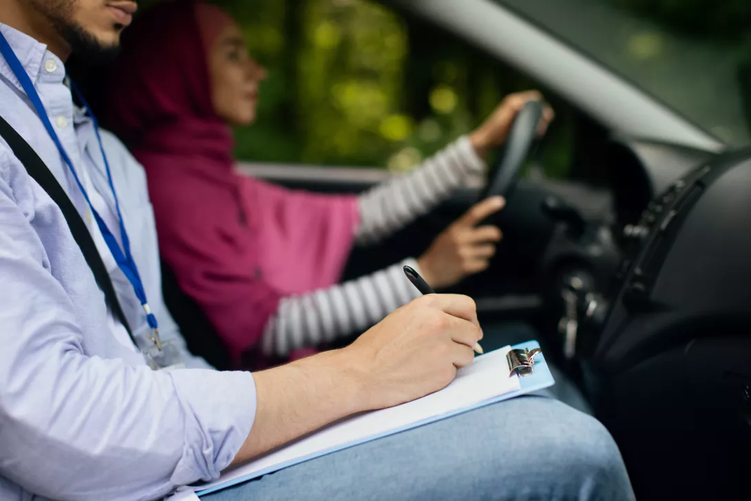 driving-school-concept-male-instructor-examining